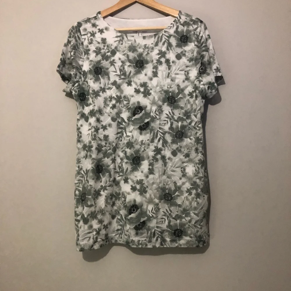 Susan Graver Women’s Size Medium Top